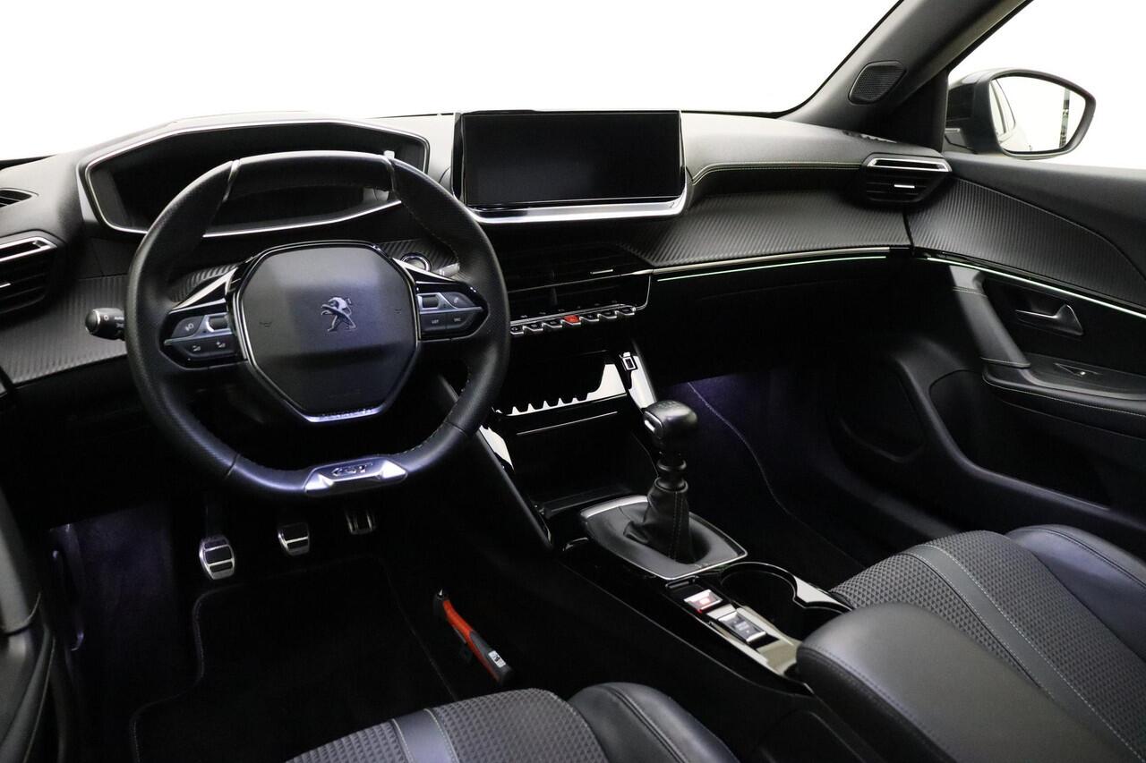 Peugeot 2008 1.2 PureTech GT-Line 130 PK | Handgeschakeld | Camera | Stoelverwarming | 3D-instrumentenpaneel | Cruise Control | Climate Control | 1e eigenaar