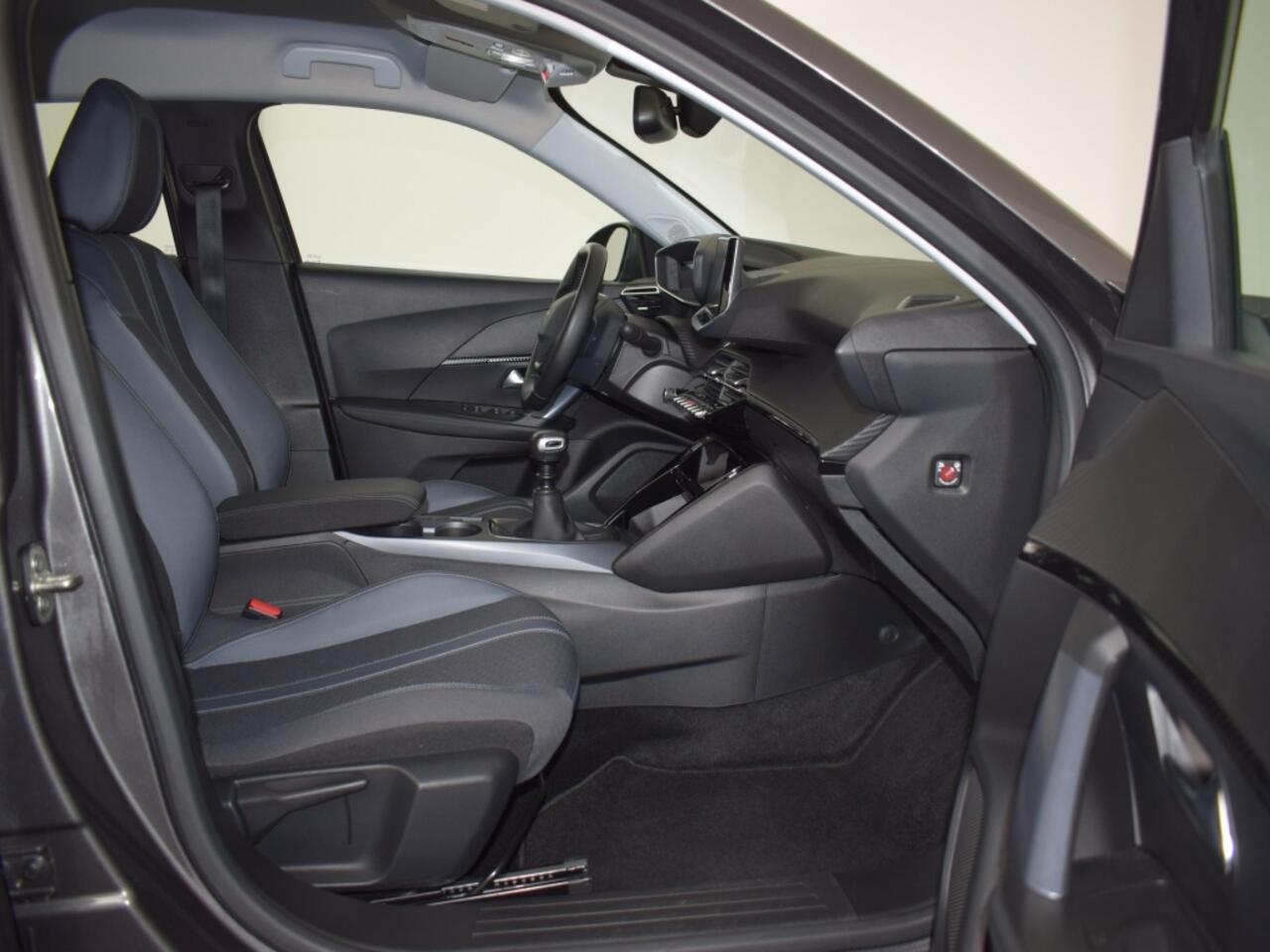 Peugeot 2008 1.2 PureTech Allure | Camera o Navigatie o CarPlay o LED