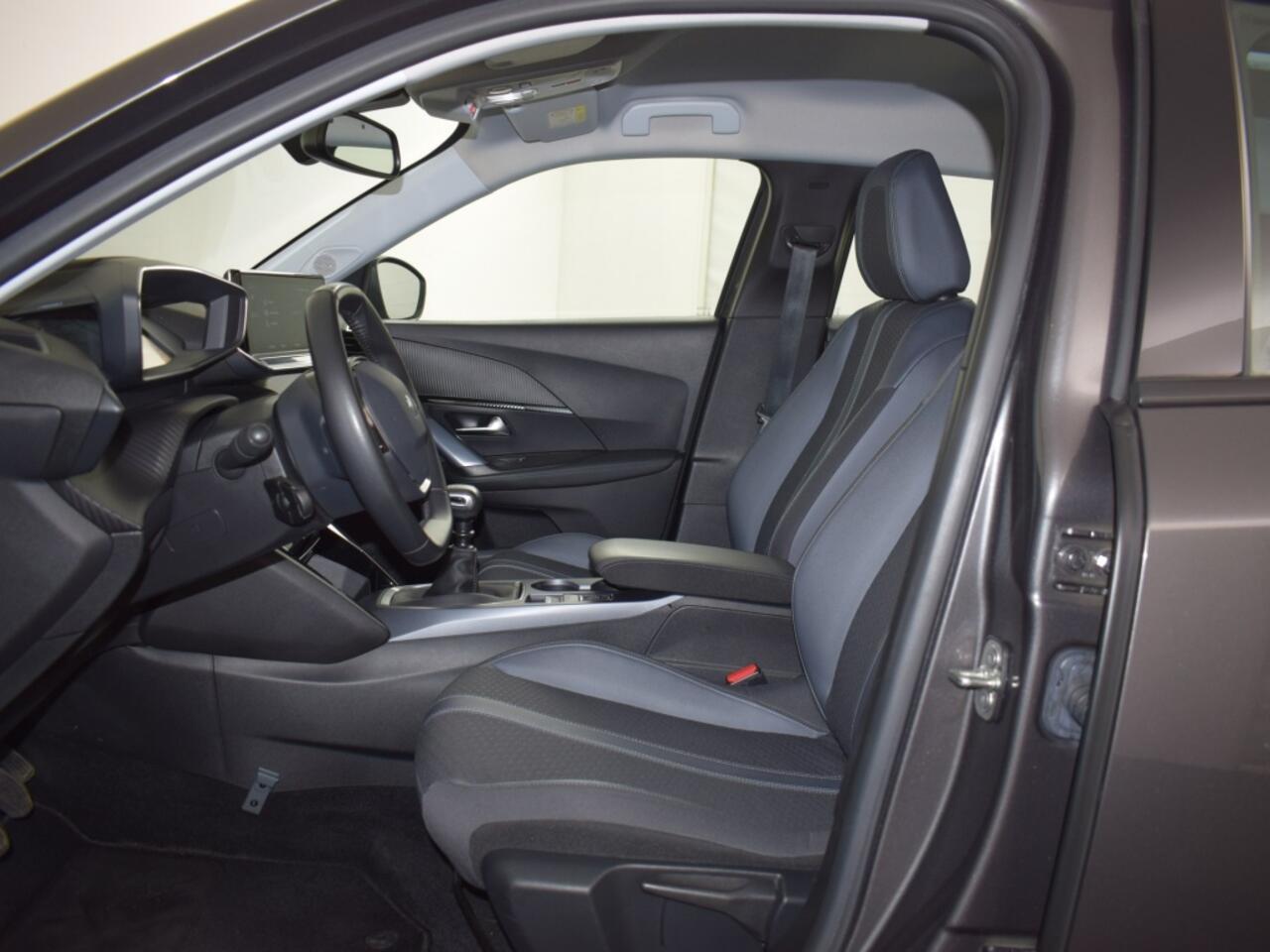 Peugeot 2008 1.2 PureTech Allure | Camera o Navigatie o CarPlay o LED