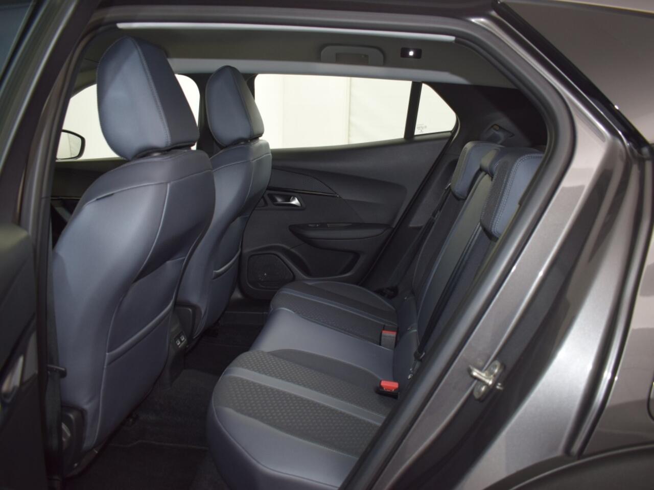 Peugeot 2008 1.2 PureTech Allure | Camera o Navigatie o CarPlay o LED