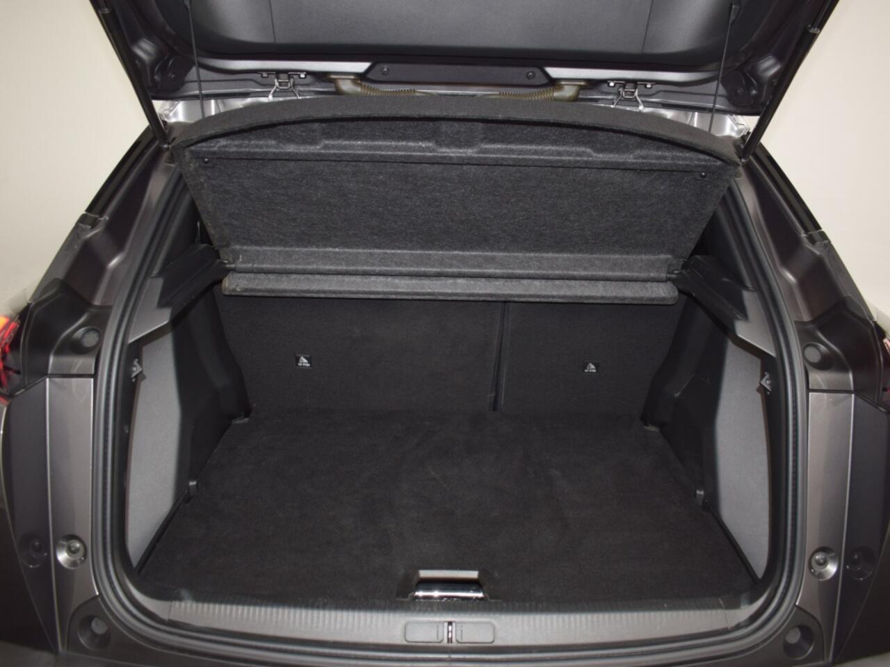 Peugeot 2008 1.2 PureTech Allure | Camera o Navigatie o CarPlay o LED