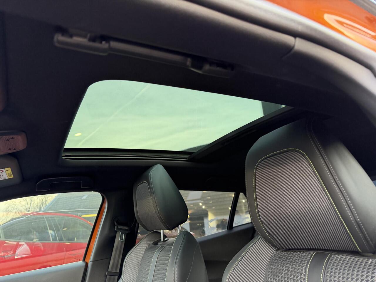 Peugeot 2008 1.2 Turbo 130 PK GT-Line | Panorama Schuif-Kanteldak | Navigatie via Telefoon | Stoelverwarming | Cruise Control | Full LED Verlichting | Keyless Start | 18" Lichtmetalen Velgen EVISSA | Climate Control | Camera | Parkeersensoren |