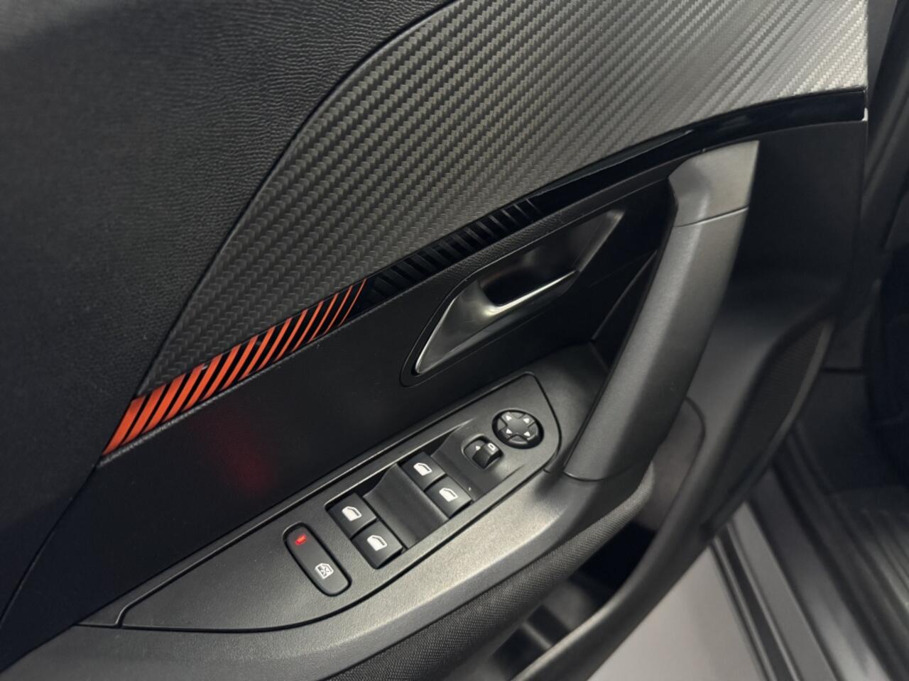 Peugeot 2008 1.2 PureTech Active CARPLAY NAVI LANE