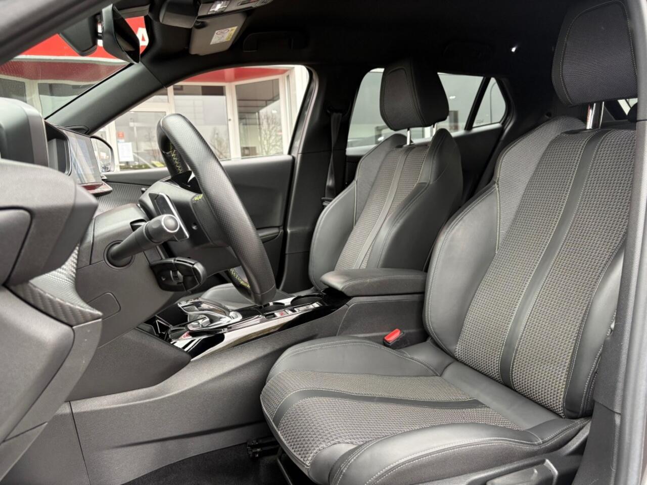 Peugeot 2008 1.2 PURETECH GT LINE AUT. 130PK LED NAVI CAMERA CARPLAY AIRCO