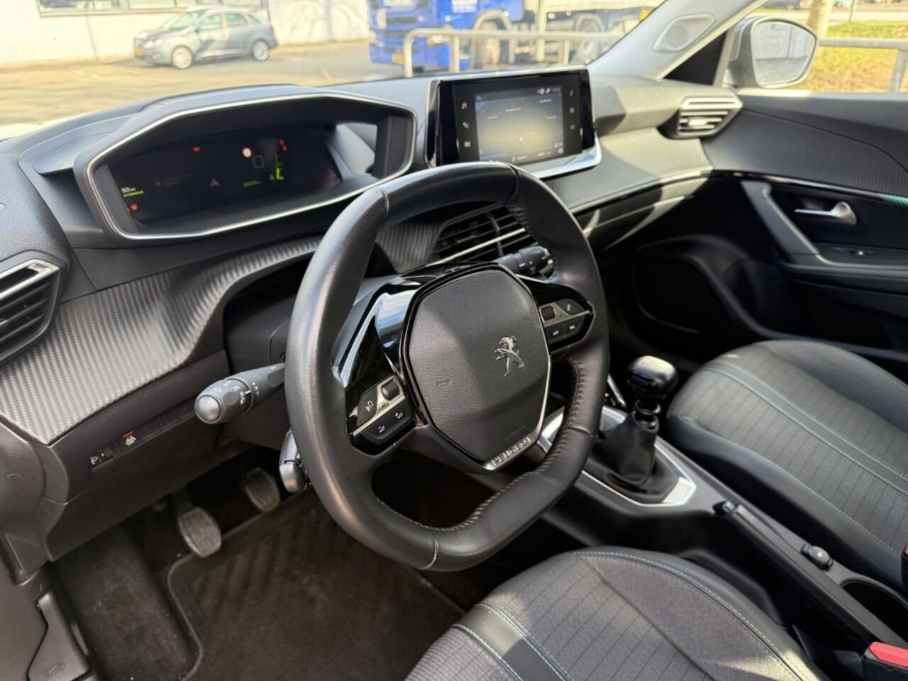 Peugeot 2008 1.2 PureTech Allure Cam360/Virtual/cruise/6bak