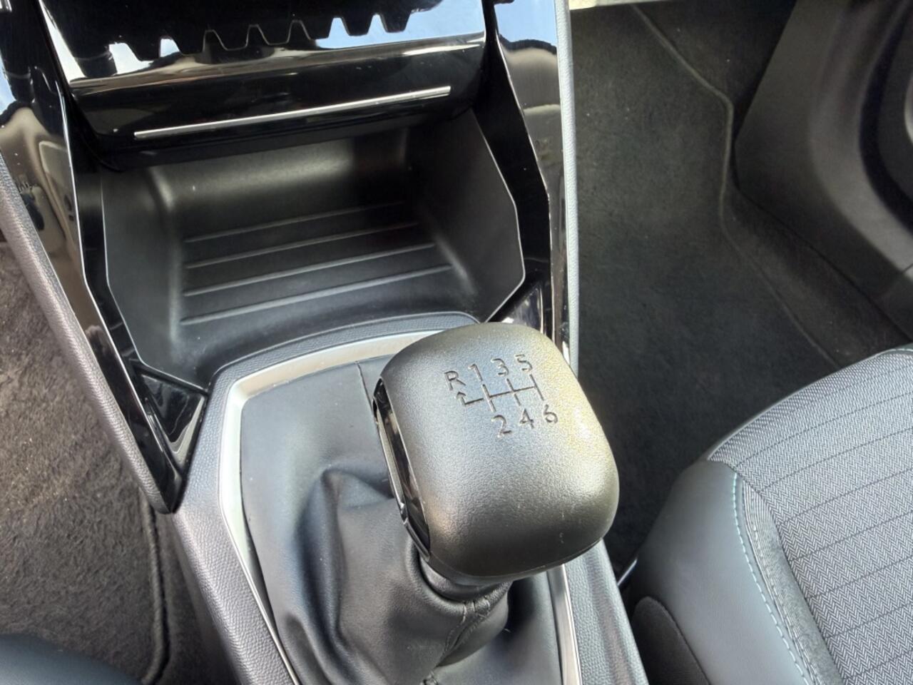 Peugeot 2008 1.2 PureTech Allure Cam360/Virtual/cruise/6bak