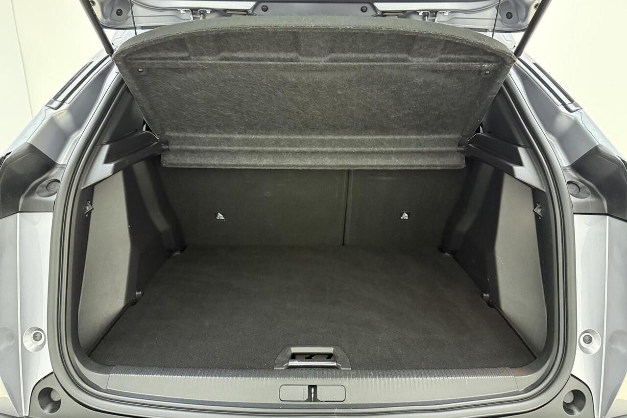 Peugeot 2008 1.2 PureTech Blue Lease Allure 130 PK | Handgeschakeld | Trekhaak | Navigatie | Climate Control | Airco | Cruise Control | Camera | Licht Metalen Velgen