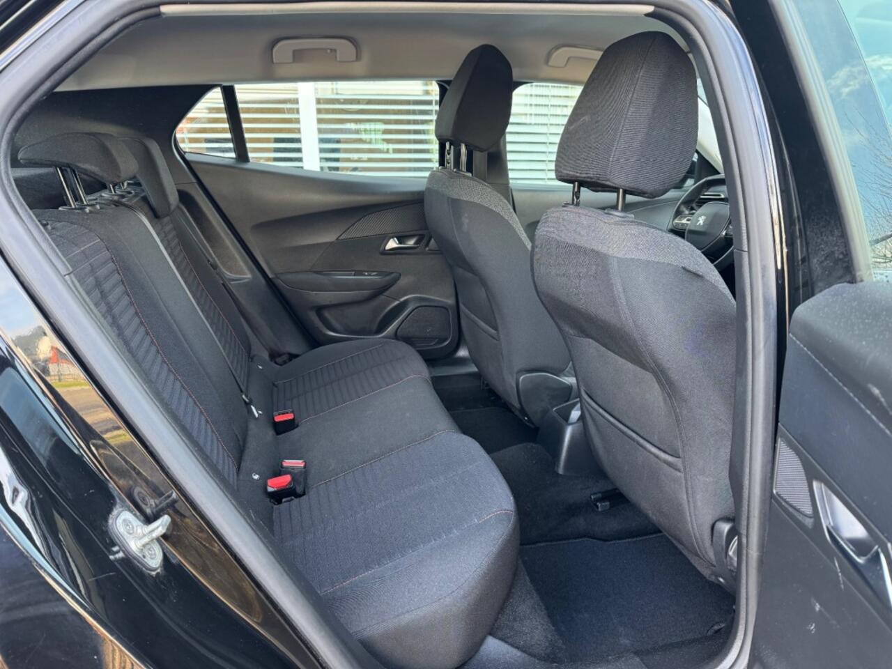 Peugeot 2008 1.2 Active Business + Led + PDC + Nav + Car-play - 55.508km !