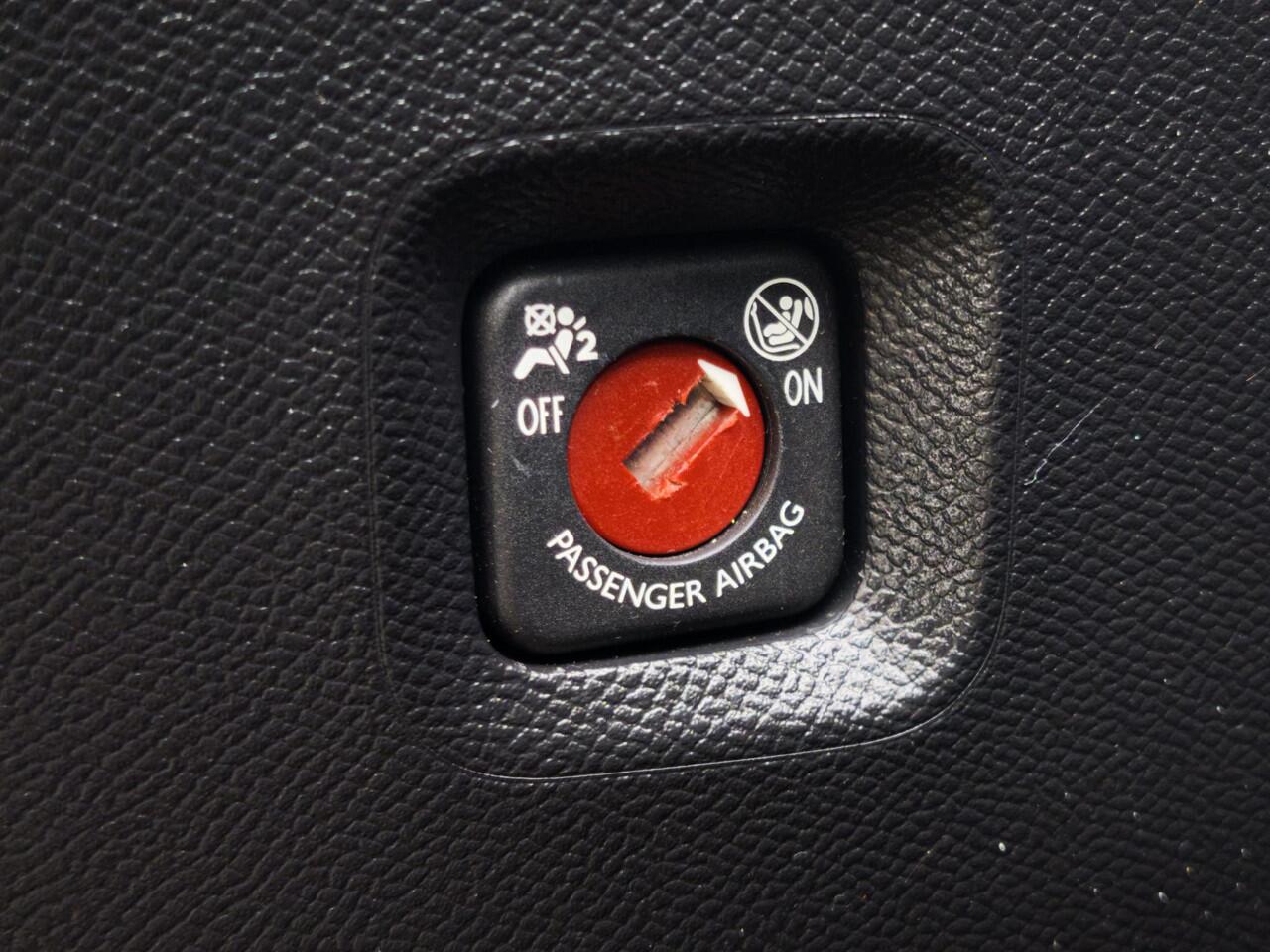 Peugeot 2008 1.2 PureTech Allure Pack Stoelverwarming|Adaptieve Cruise Control|keyless|Carplay/Android auto