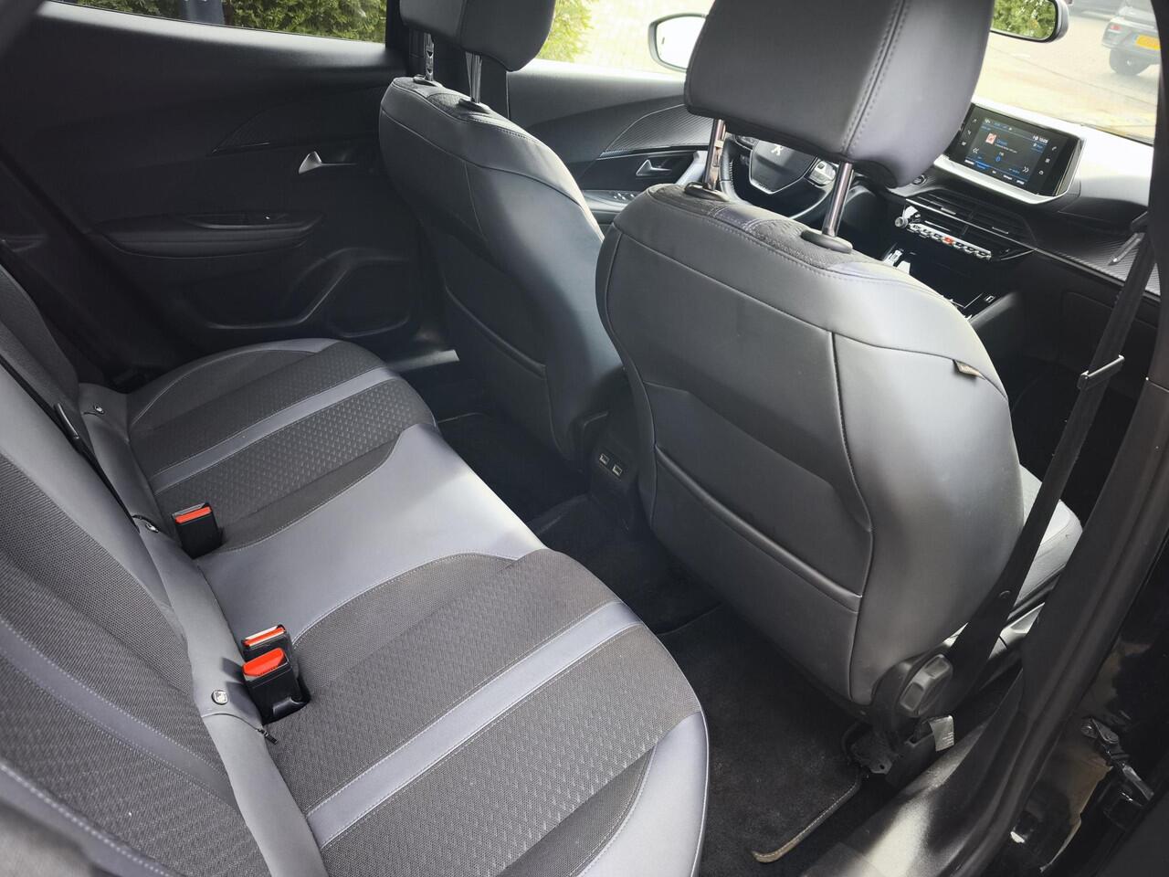 Peugeot 2008 1.2 PureTech Allure Pack Stoelverwarming|Adaptieve Cruise Control|keyless|Carplay/Android auto