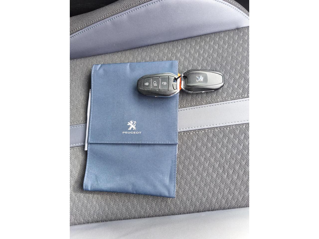 Peugeot 2008 1.2 PureTech Allure Pack Stoelverwarming|Adaptieve Cruise Control|keyless|Carplay/Android auto