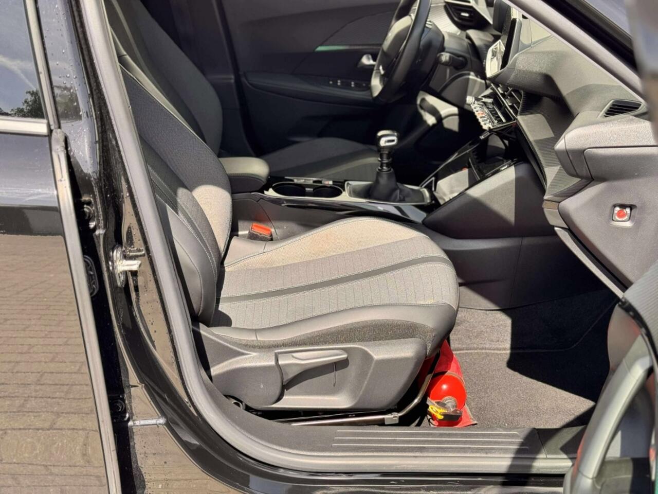 Peugeot 2008 1.2 PureTech Allure 101PK | Garantie