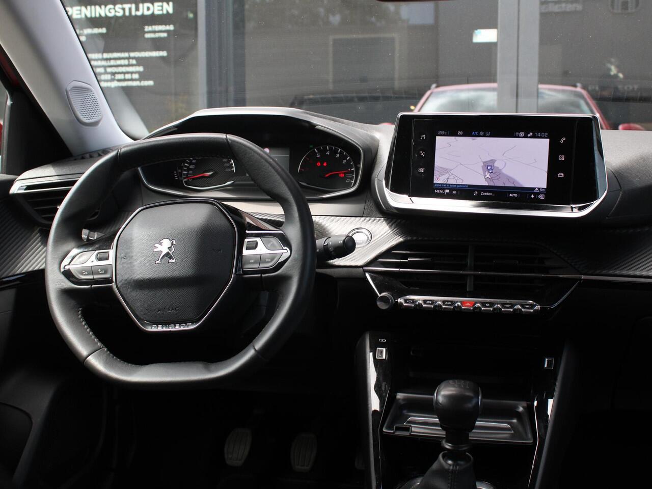 Peugeot 2008 1.2 PureTech Allure Camera, Trekhaak, Navigatie