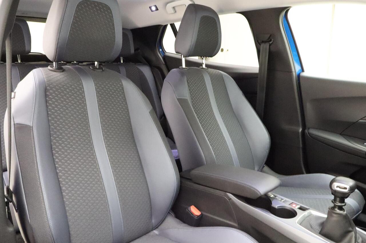 Peugeot 2008 1.2 PureTech Allure | Apple Carplay/Android Auto | Navigatie | 3D Cockpit | Cruise control | Keyless entry + Start | Parkeersensoren V+A | Achteruitrijcamera |