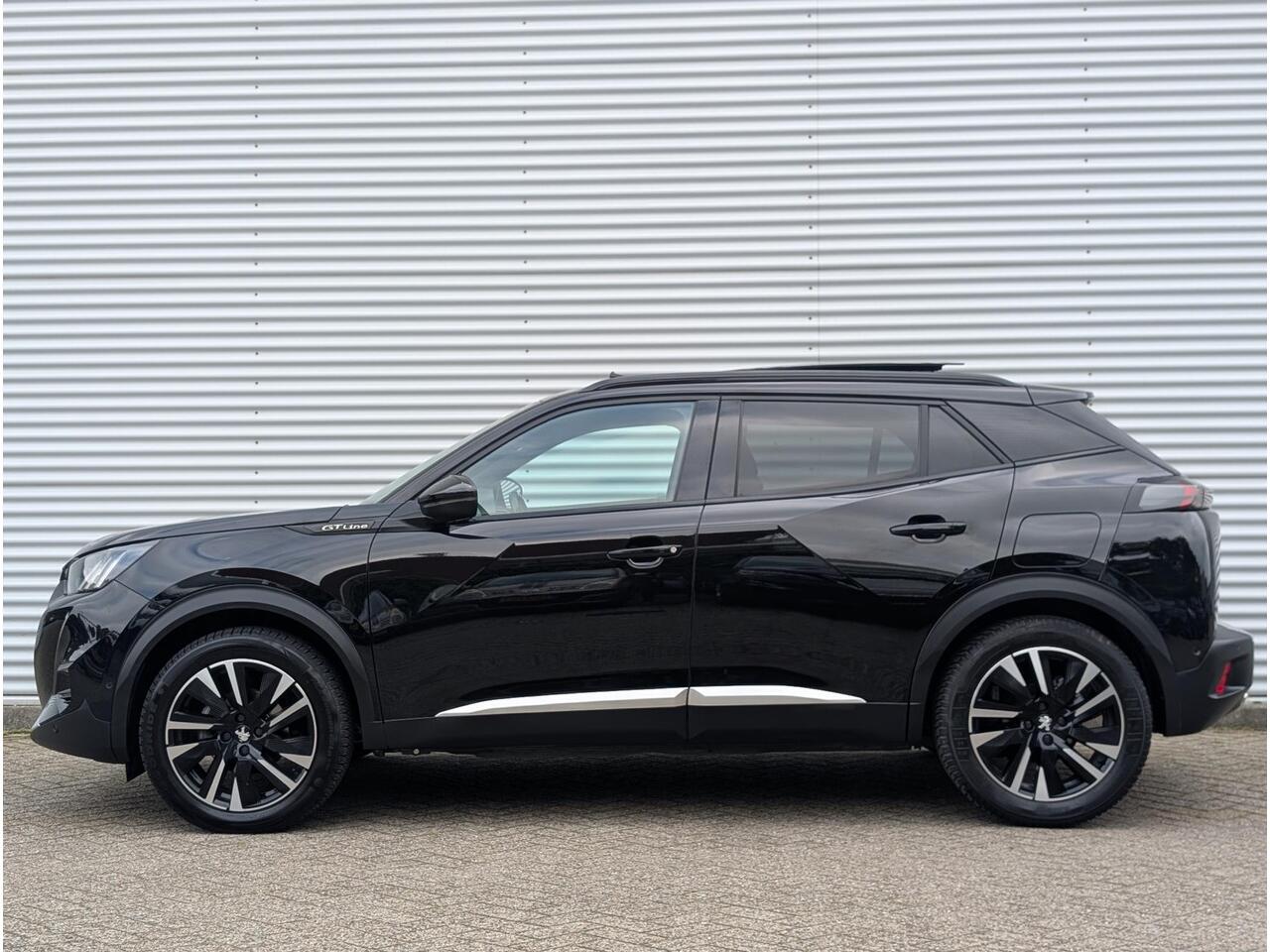 Peugeot 2008 GT 1.2 Turbo 130pk EAT8 | FOCAL HIFI | SCHUIF/KANTELDAK | NAVI | STOELVERW. | CAMERA |