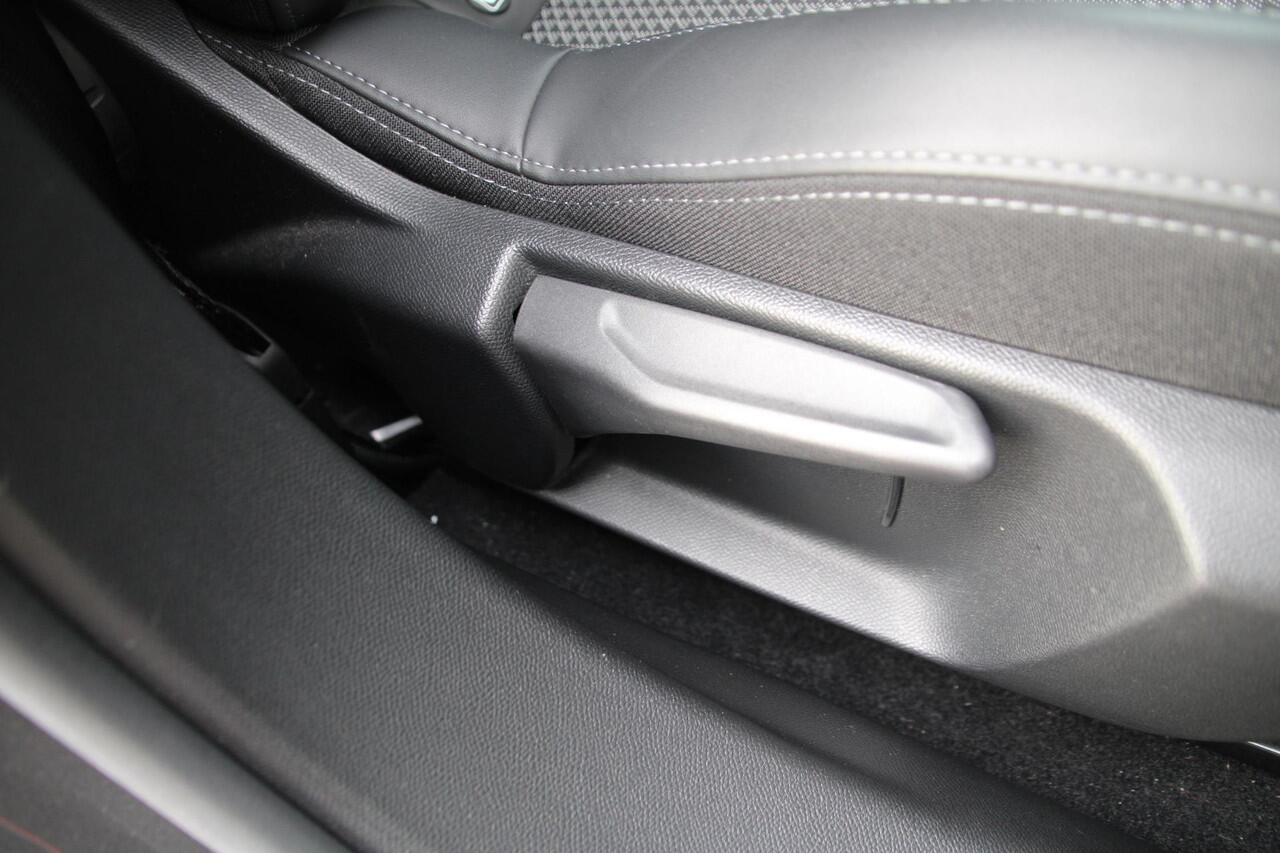 Peugeot 2008 1.2 PureTech 130pk GT Airco Navi Camera Carplay Zeer mooi