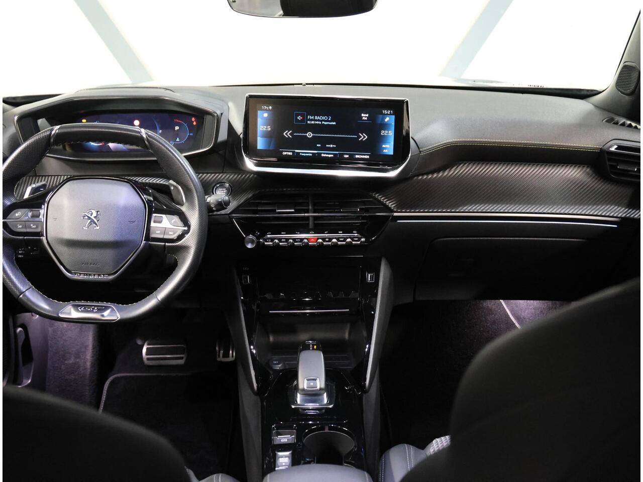 Peugeot 2008 1.2 130PK GT | AppleCarplay/Android Auto | 18"LMV | Camera | AUTOMAAT | Keyless | Cruise Control | Climate Control | Camera | FULL LED | Two-Tone | Sfeerverlichting | Isofix | Privacy Glass |