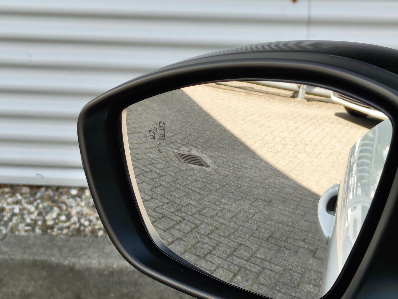 Peugeot 2008 GT 1.2 Turbo 130pk EAT8 | FOCAL PREMIUM AUDIO | SCHUIF/KANTELDAK | NAVI | STOELVERW. | CAMERA |