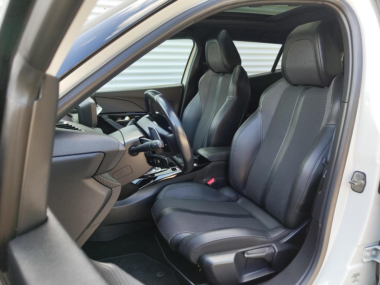 Peugeot 2008 GT 1.2 Turbo 130pk EAT8 | FOCAL PREMIUM AUDIO | SCHUIF/KANTELDAK | NAVI | STOELVERW. | CAMERA |