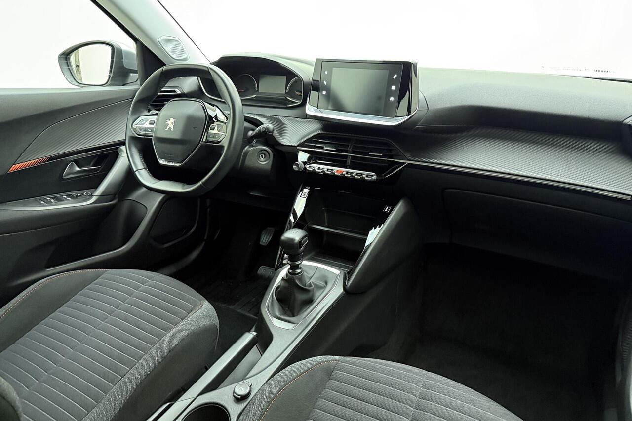 Peugeot 2008 1.2 PureTech Active Pack 100 PK | Handgeschakeld | Trekhaak | Navigatie | Climate Control | Bluetooth | Cruise Control | Licht Metalen Velgen | Stuurwielbediening | 1e eigenaar