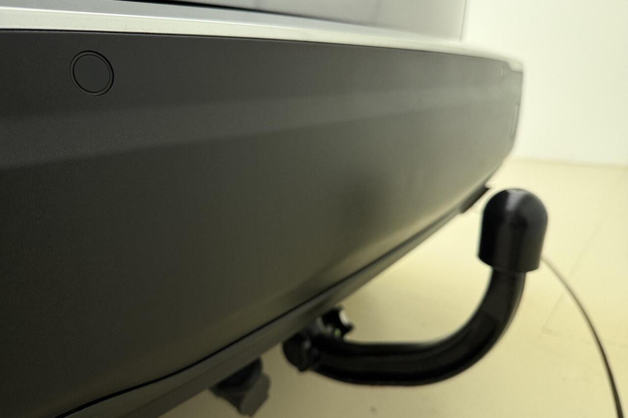 Peugeot 2008 1.2 PureTech Active Pack 100 PK | Handgeschakeld | Trekhaak | Navigatie | Climate Control | Bluetooth | Cruise Control | Licht Metalen Velgen | Stuurwielbediening | 1e eigenaar