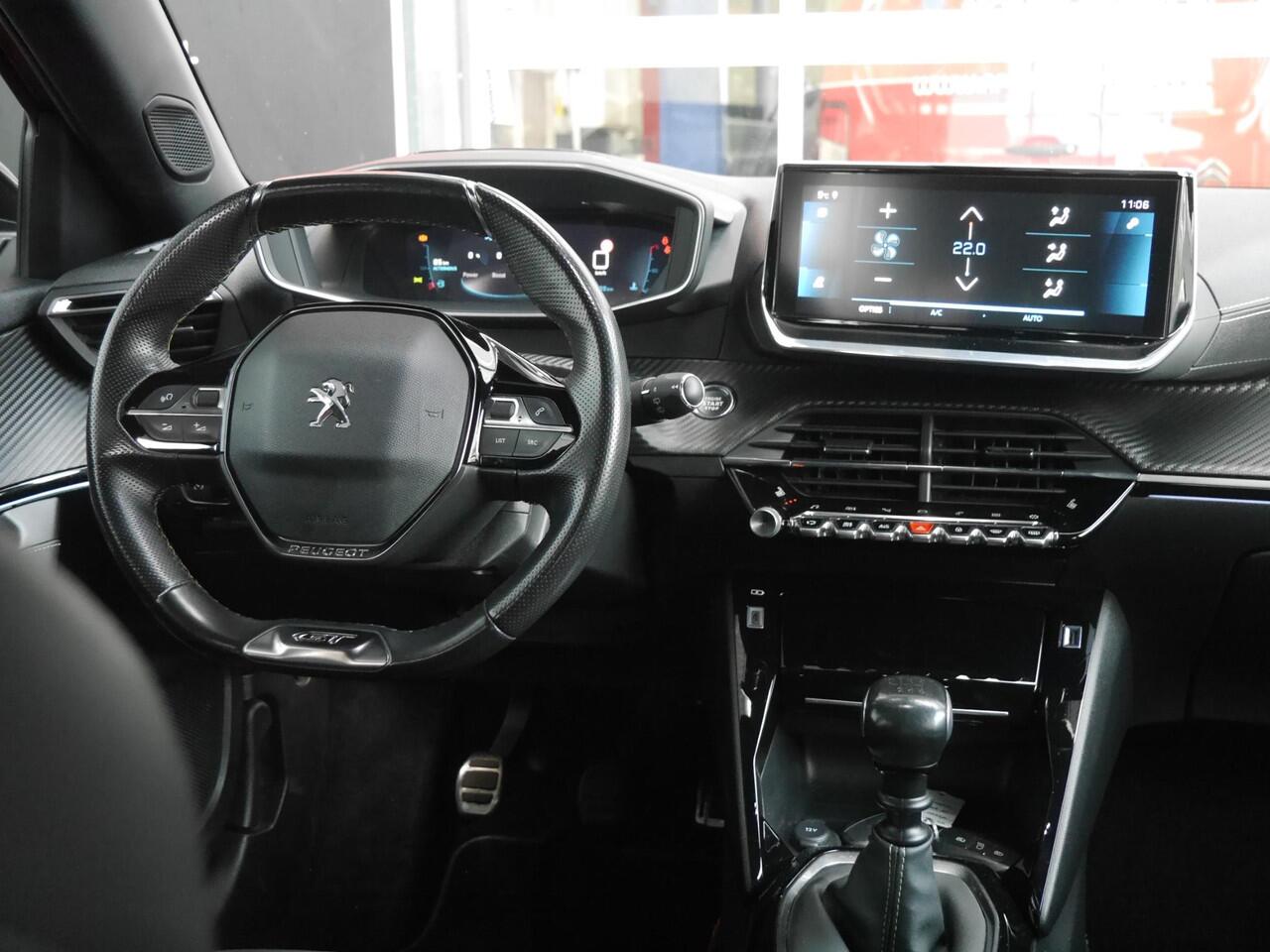 Peugeot 2008 1.2 130PK PureTech GT Pack | Stoelverwarming | Camera | 18inch | Adaptieve cruise control | Navigatie | Keyless entry & Start