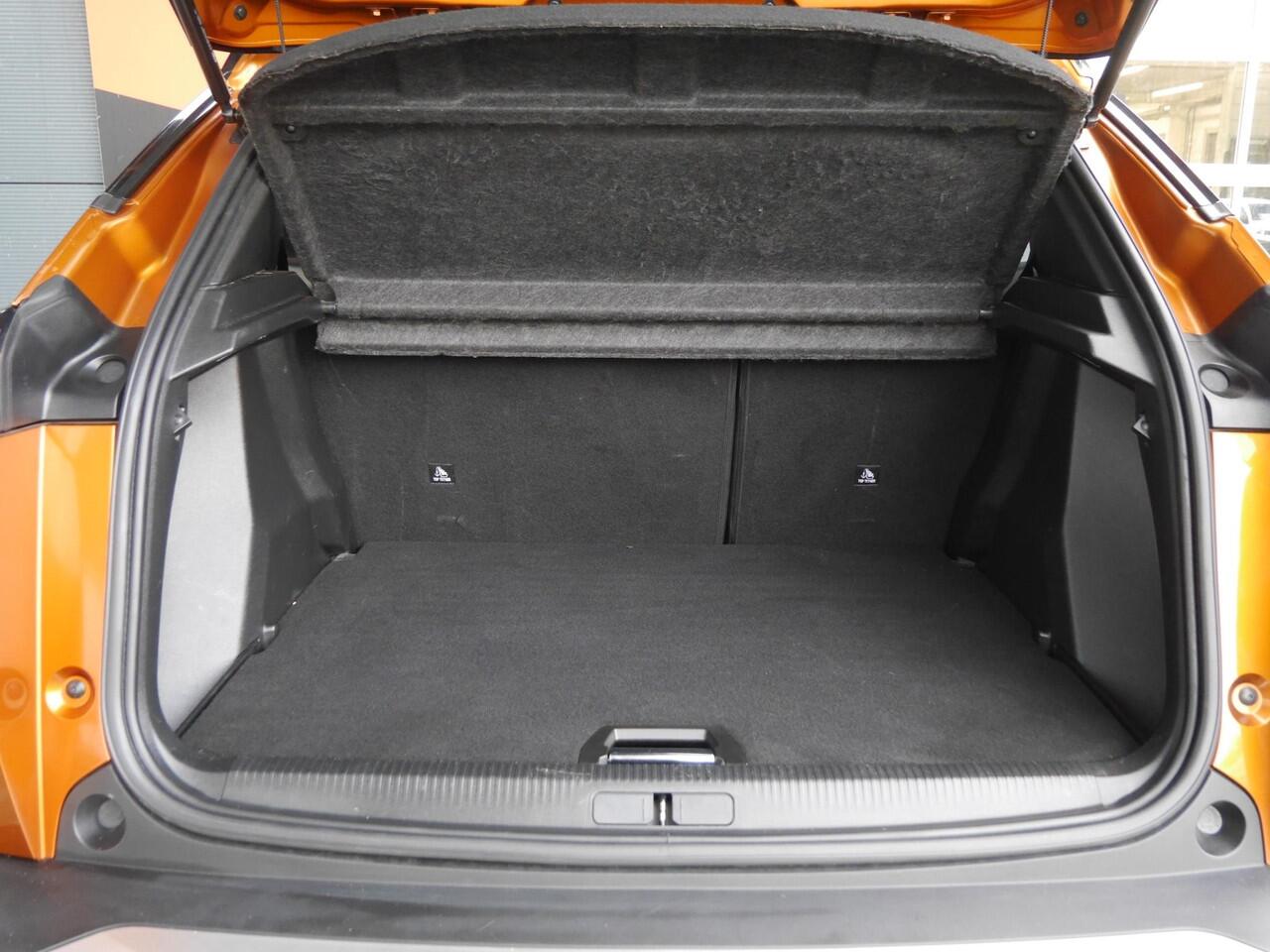 Peugeot 2008 1.2 130PK PureTech GT Pack | Stoelverwarming | Camera | 18inch | Adaptieve cruise control | Navigatie | Keyless entry & Start