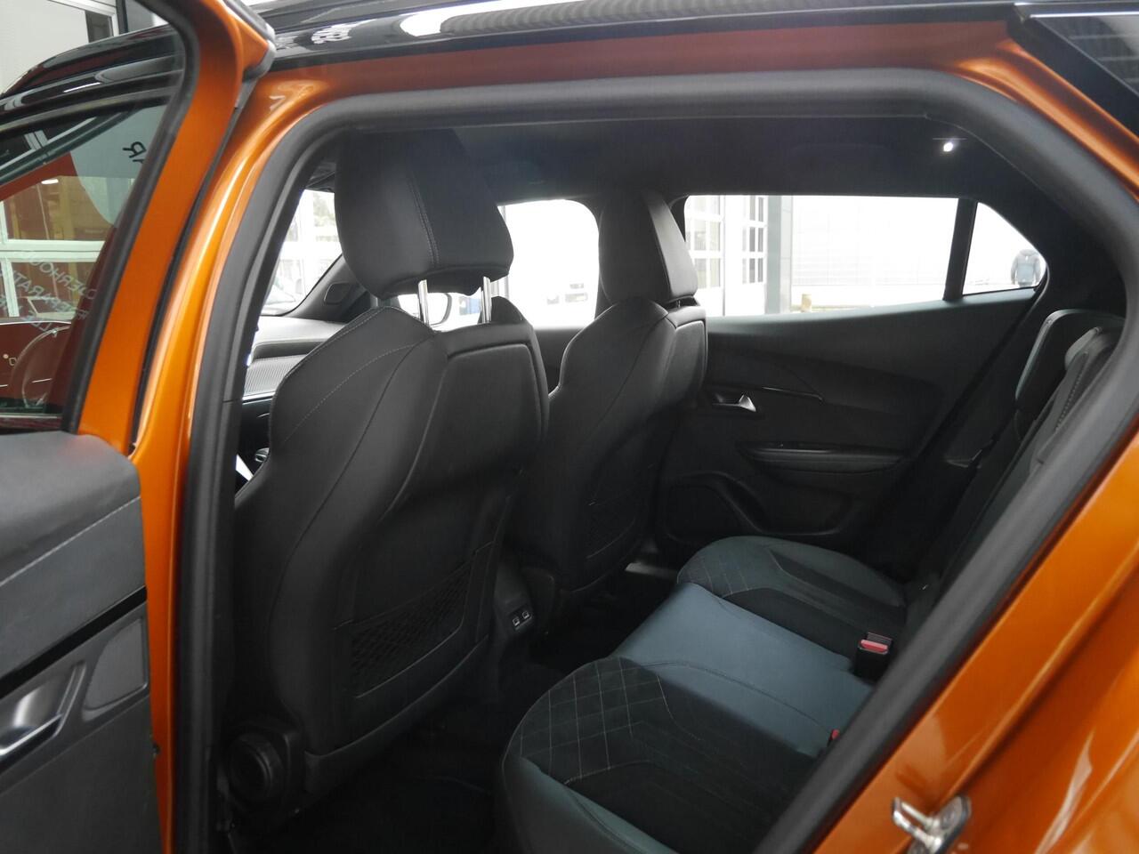 Peugeot 2008 1.2 130PK PureTech GT Pack | Stoelverwarming | Camera | 18inch | Adaptieve cruise control | Navigatie | Keyless entry & Start