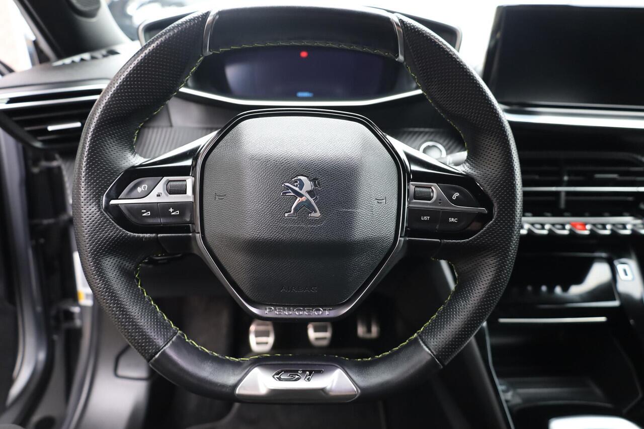 Peugeot 2008 1.2 PureTech GT Pack 131PK!! ALCANTARA/LEER CAMERA STOELVERWARMING CARPLAY DUO-TONE DAB 2xKEYLESS 2xPDC CRUISE 18"LMV