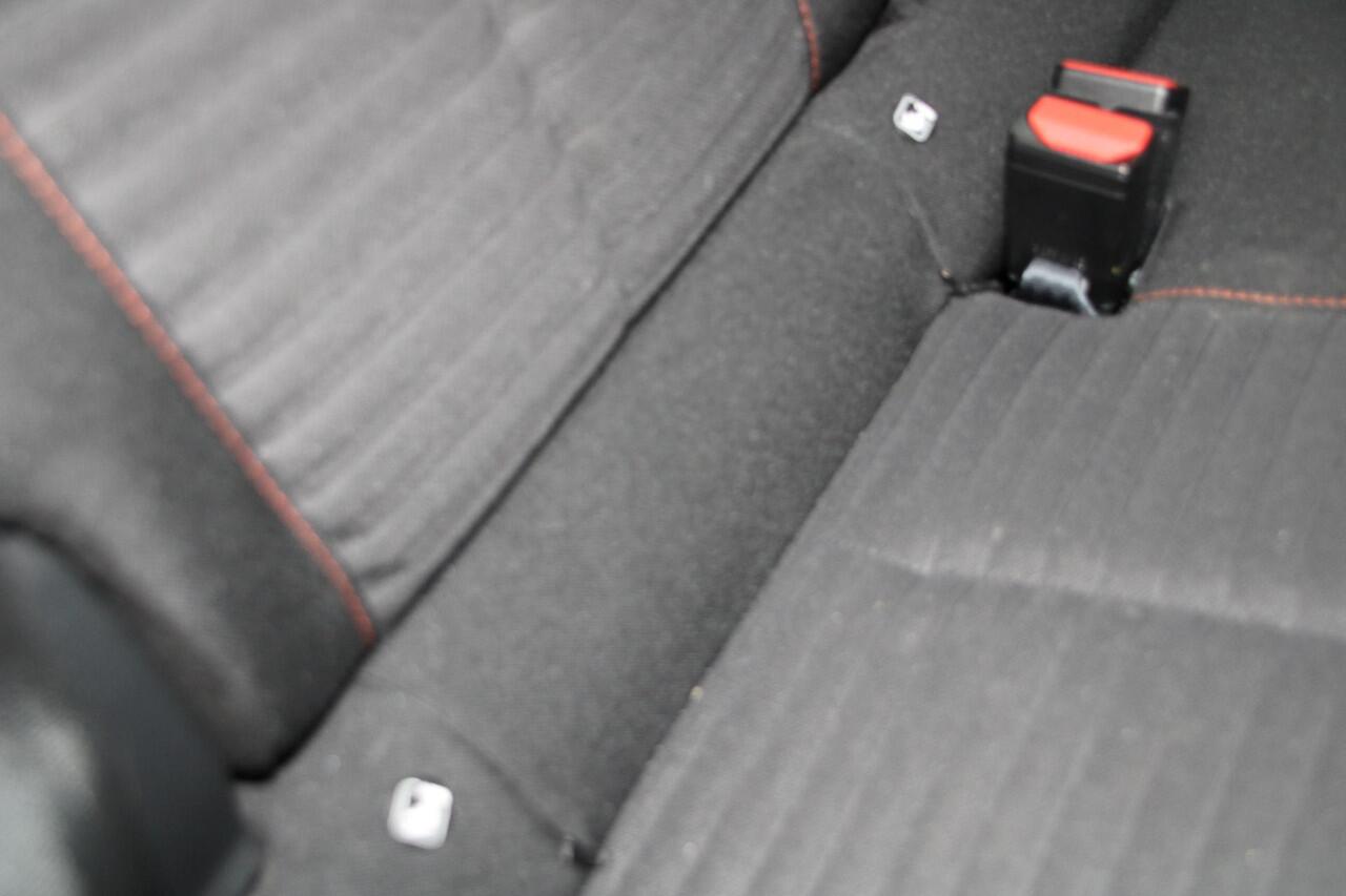 Peugeot 2008 1.2 PureTech 130pk Active Pack Automaat Airco Navi Camera Carplay Zeer mooi