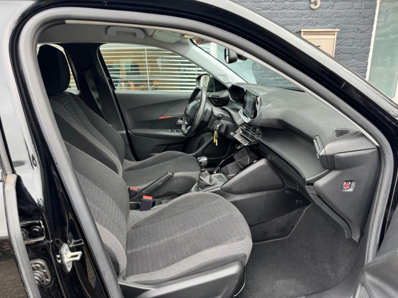 Peugeot 2008 1.2 Active Business + Led + PDC + Nav + Car-play - 06/2021