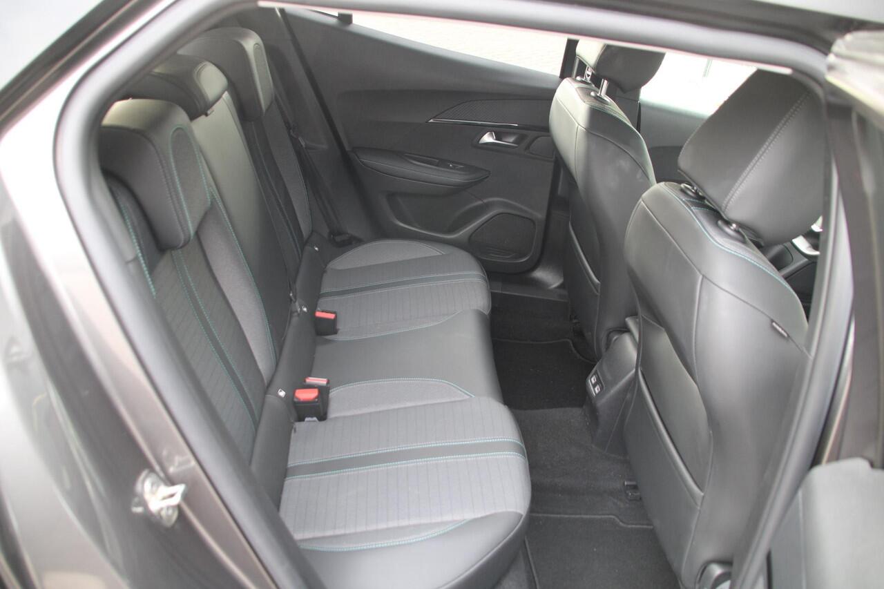 Peugeot 2008 1.2 PureTech Allure Airco Navi Camera Carplay Trekhaak Nieuwstaat