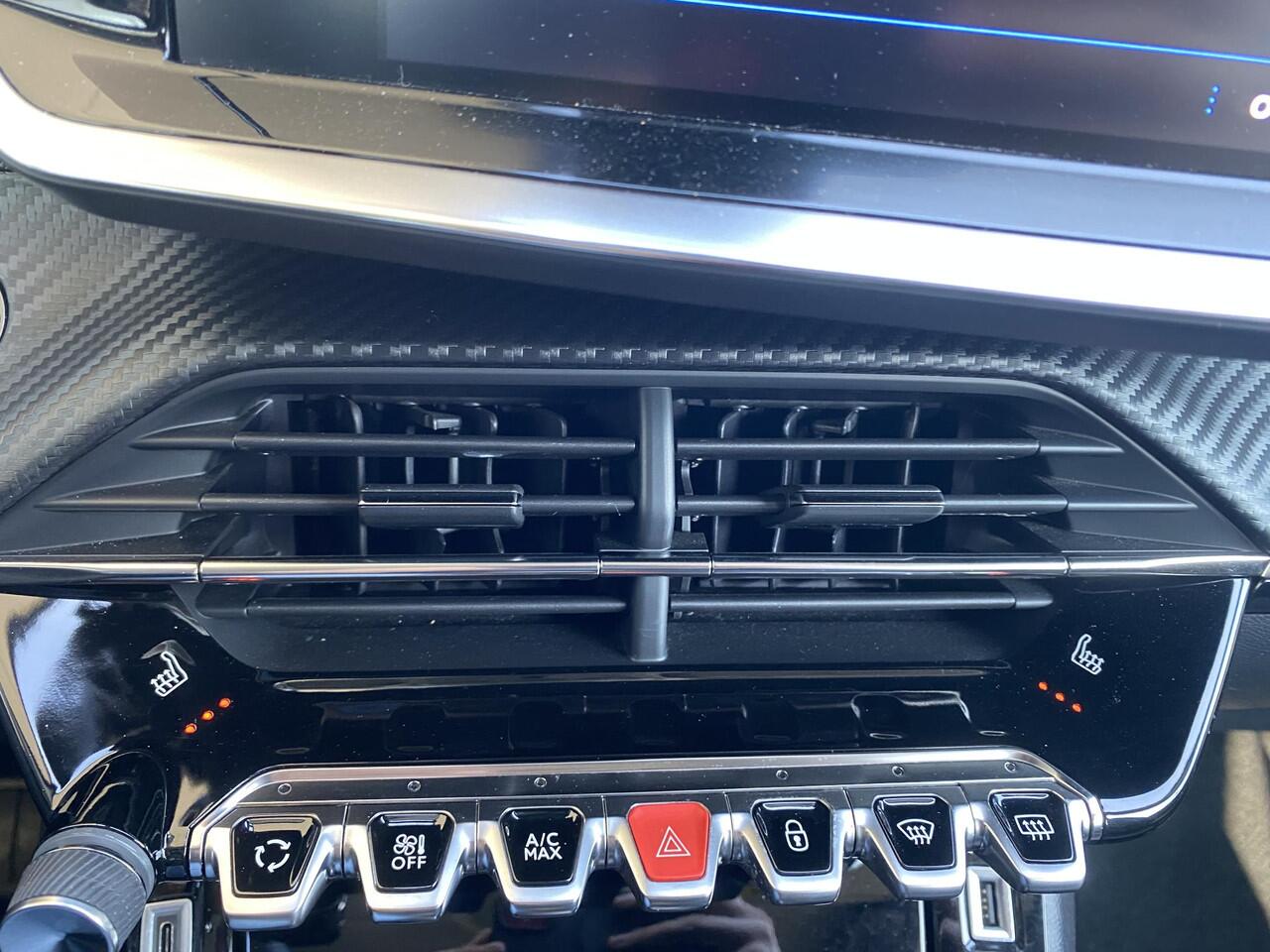 Peugeot 2008 1.2T 130pk Automaat Allure Pack | Trekhaak | Climate & Cruise Control | AppleCarplay/Android Auto | Achteruitrijd Camera | Stoelverwarming |
