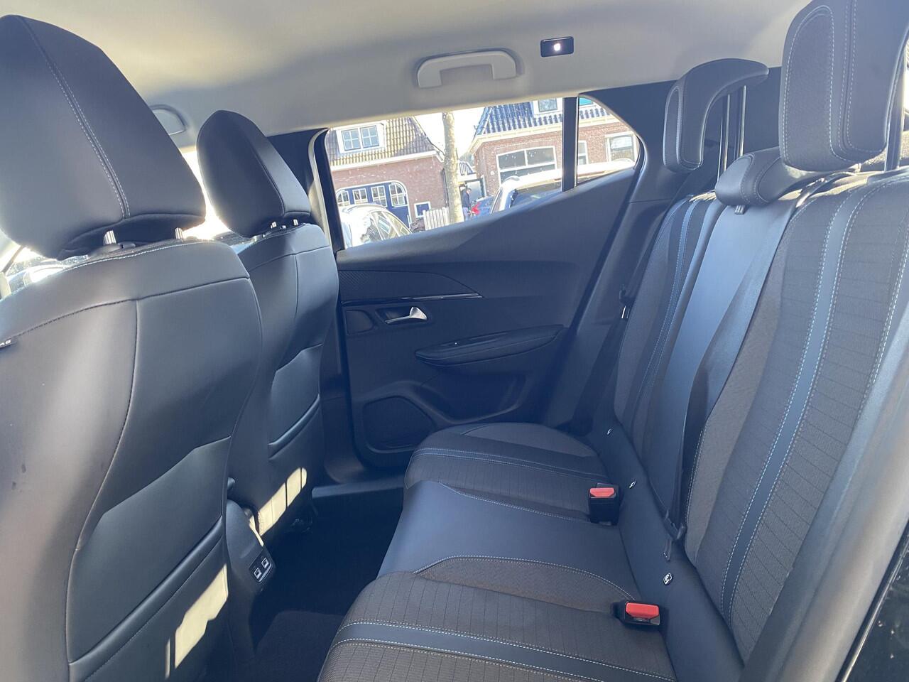 Peugeot 2008 1.2T 130pk Automaat Allure Pack | Trekhaak | Climate & Cruise Control | AppleCarplay/Android Auto | Achteruitrijd Camera | Stoelverwarming |