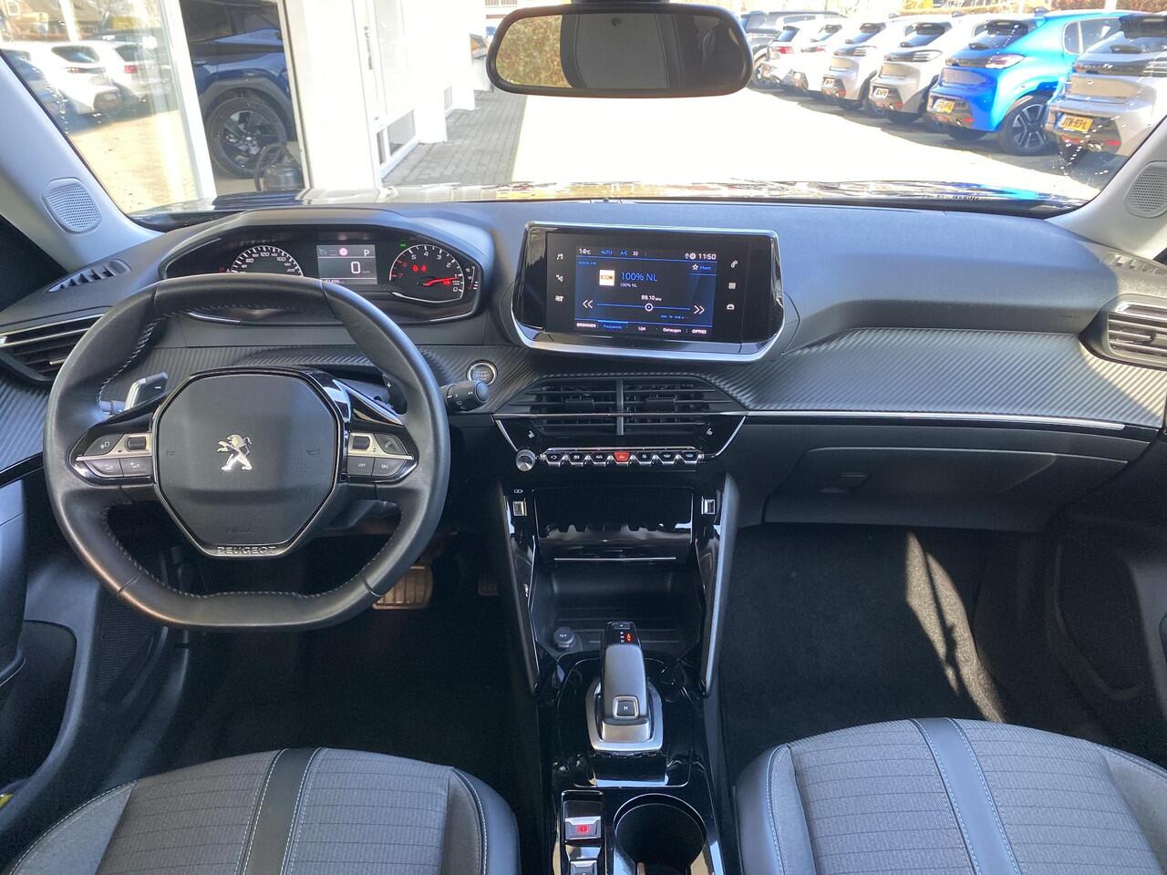 Peugeot 2008 1.2T 130pk Automaat Allure Pack | Trekhaak | Climate & Cruise Control | AppleCarplay/Android Auto | Achteruitrijd Camera | Stoelverwarming |