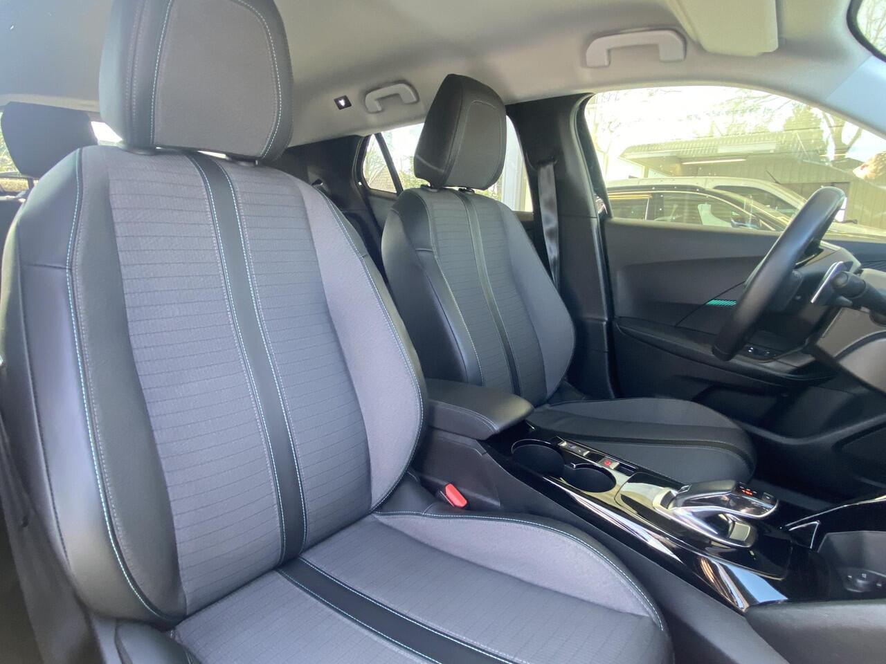 Peugeot 2008 1.2T 130pk Automaat Allure Pack | Trekhaak | Climate & Cruise Control | AppleCarplay/Android Auto | Achteruitrijd Camera | Stoelverwarming |