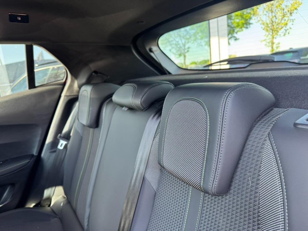 Peugeot 2008 1.2 PURETECH GT PACK - incl 12 Maanden BOVAG garantie