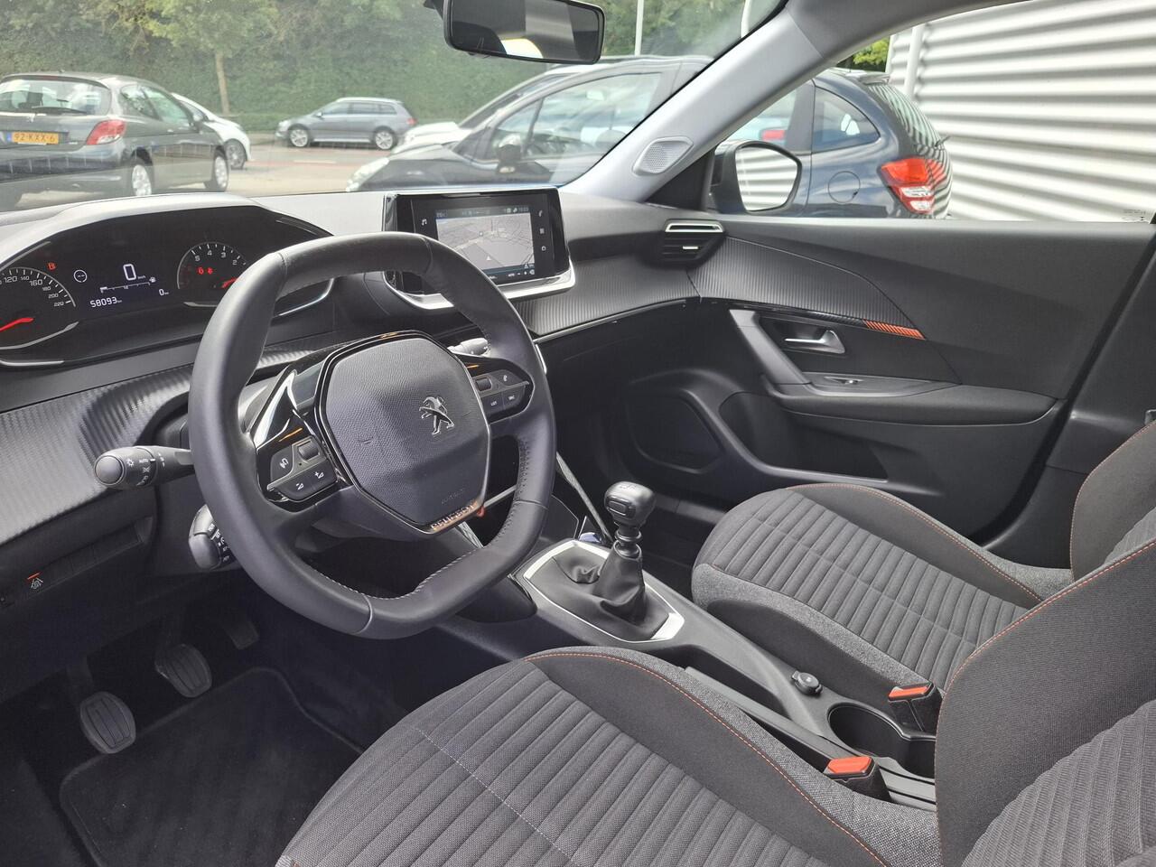 Peugeot 2008 SUV 1.2 100 pk Active Airco/Nav/Park/Trekhaak