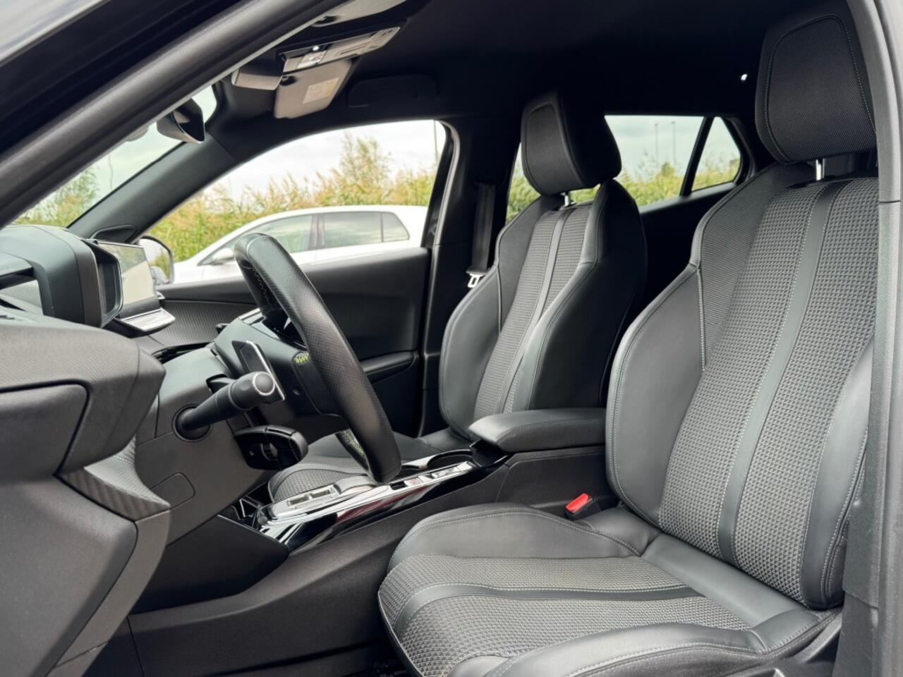 Peugeot 2008 1.2 TURBO 130PK AUT. GT NAVI CAMERA CARPLAY AIRCO LMV PDC