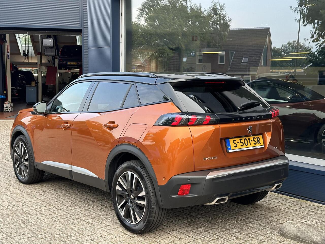 Peugeot 2008 1.2 Turbo 130 PK GT | Unieke auto met slechts 30000 KM | Navigatie | 3D Digitale Cockpit | Full LED Verlichting | Keyless Entry | Dode Hoek Detectie | Camera | Stoelverwarming | 18 Inch Velgen | Climate & Cruise Control | PDC V+A |