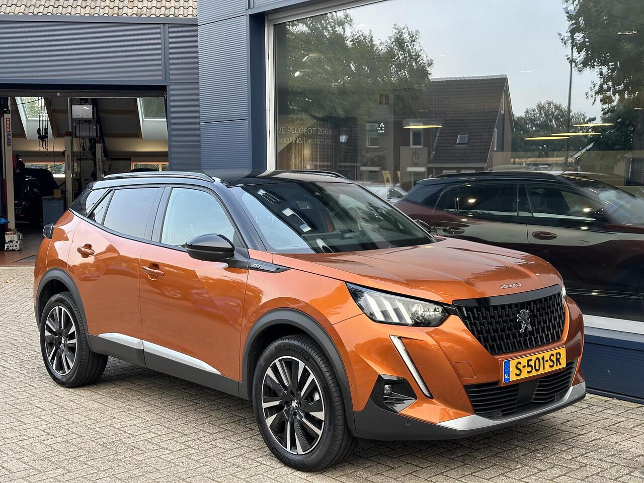 Peugeot 2008 1.2 Turbo 130 PK GT | Unieke auto met slechts 30000 KM | Navigatie | 3D Digitale Cockpit | Full LED Verlichting | Keyless Entry | Dode Hoek Detectie | Camera | Stoelverwarming | 18 Inch Velgen | Climate & Cruise Control | PDC V+A |