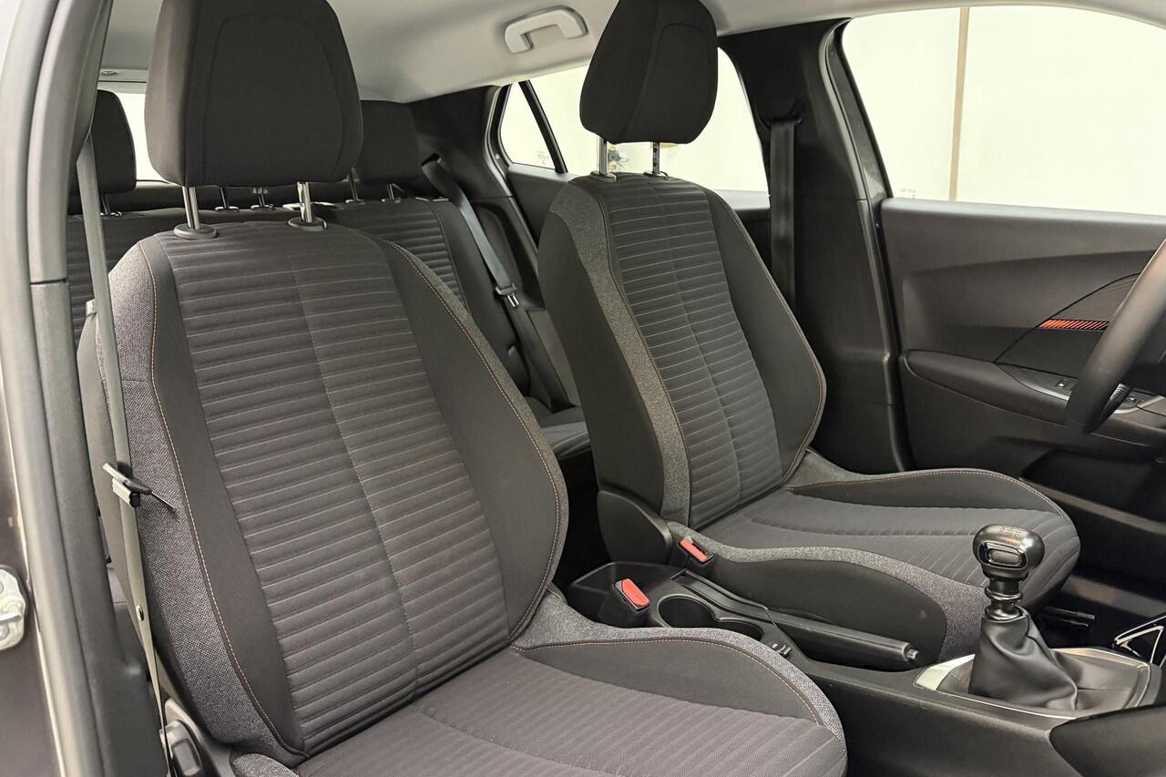 Peugeot 2008 1.2 PureTech 100pk Active Pack | Navigatie | Climate Control | DAB+ | Lichtmetalen Velgen 16inch | Apple Carplay/Android Auto