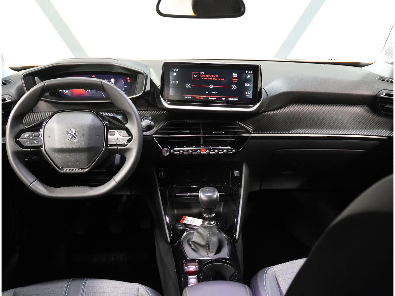 Peugeot 2008 130PK Allure Pack | 1ste eigenaar | AppleCarplay/Android Auto | Armsteun | Navigatie | Cruise Control | Climate Control | Camera | LED lampen | 17"LMV | Isofix | Privacy Glass |