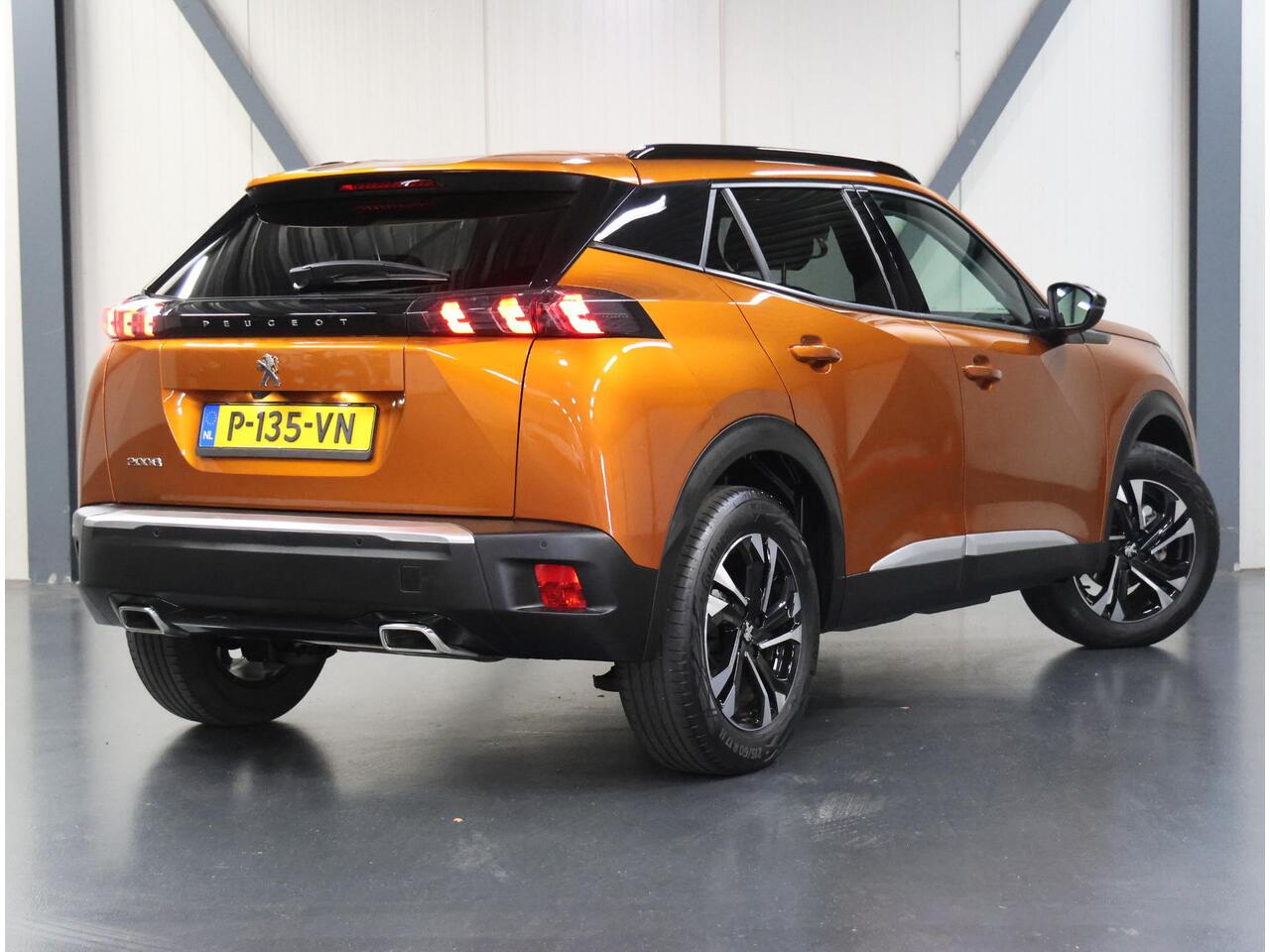 Peugeot 2008 130PK Allure Pack | 1ste eigenaar | AppleCarplay/Android Auto | Armsteun | Navigatie | Cruise Control | Climate Control | Camera | LED lampen | 17"LMV | Isofix | Privacy Glass |