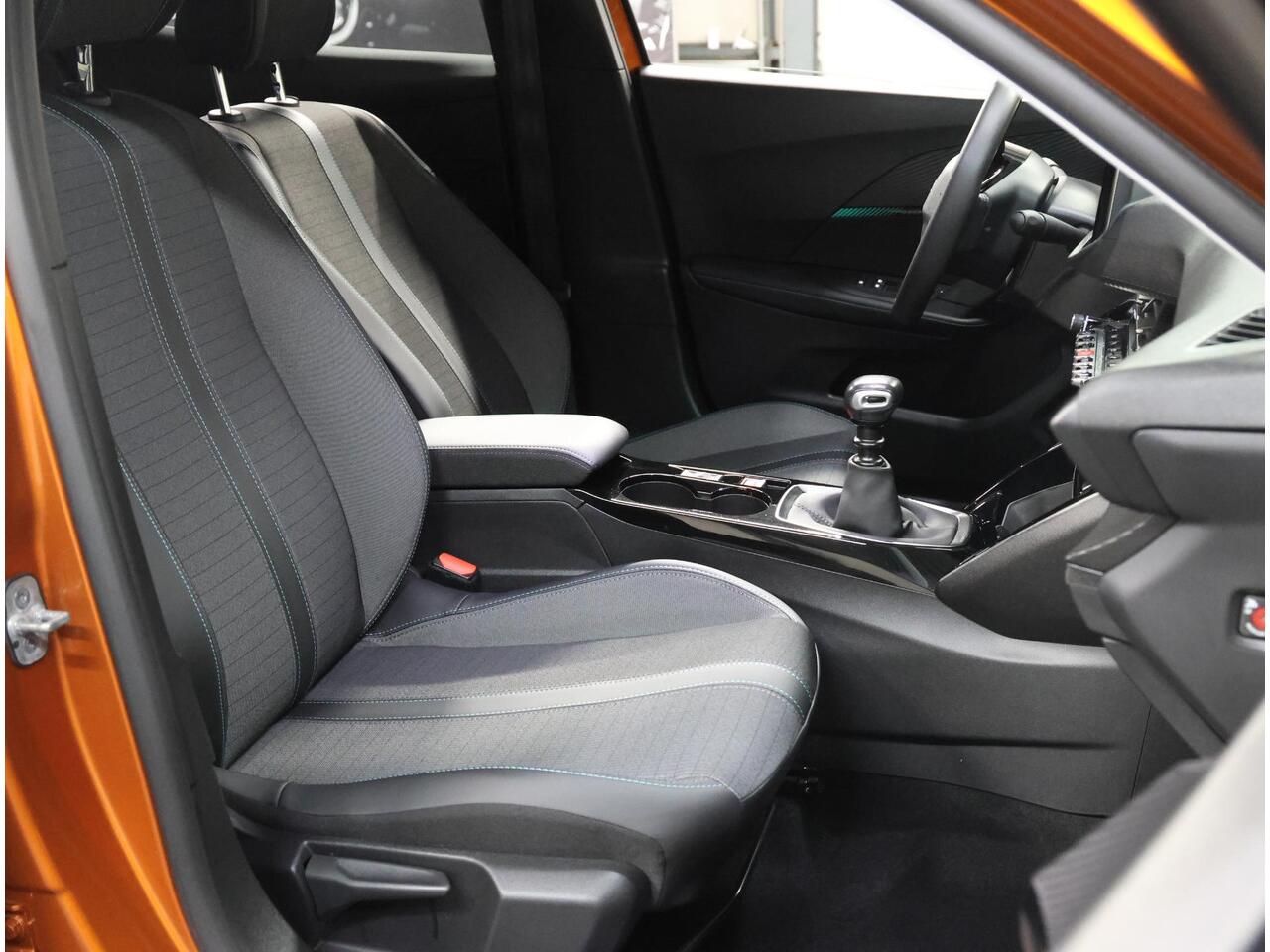 Peugeot 2008 130PK Allure Pack | 1ste eigenaar | AppleCarplay/Android Auto | Armsteun | Navigatie | Cruise Control | Climate Control | Camera | LED lampen | 17"LMV | Isofix | Privacy Glass |