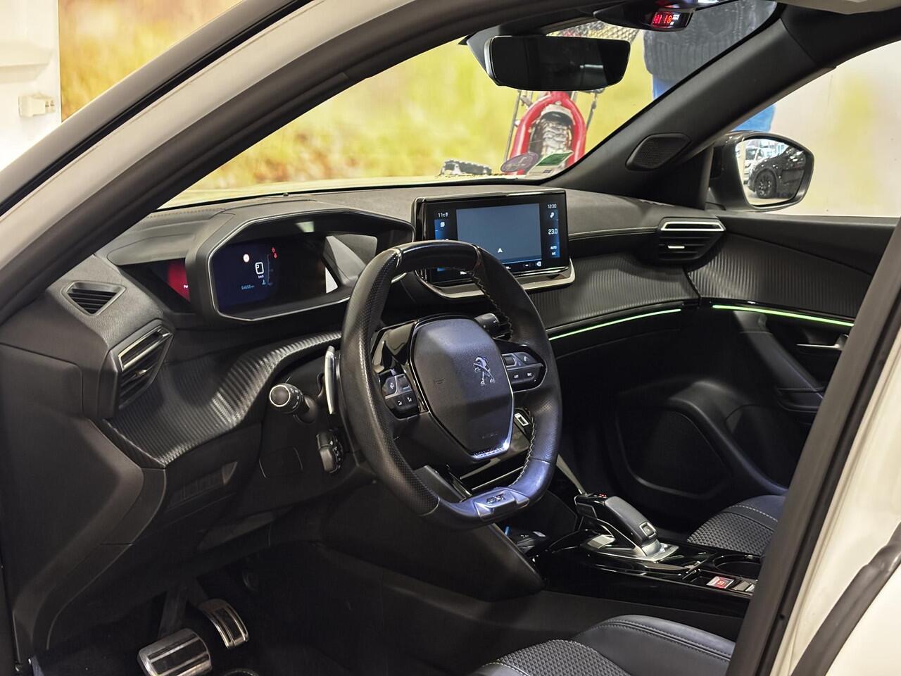 Peugeot 2008 1.2 PureTech GT | Automaat | Hoge instap | Navigatie |