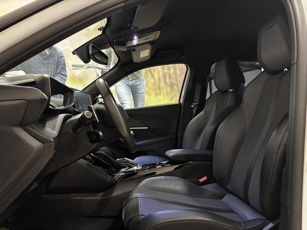 Peugeot 2008 1.2 PureTech GT | Automaat | Hoge instap | Navigatie |