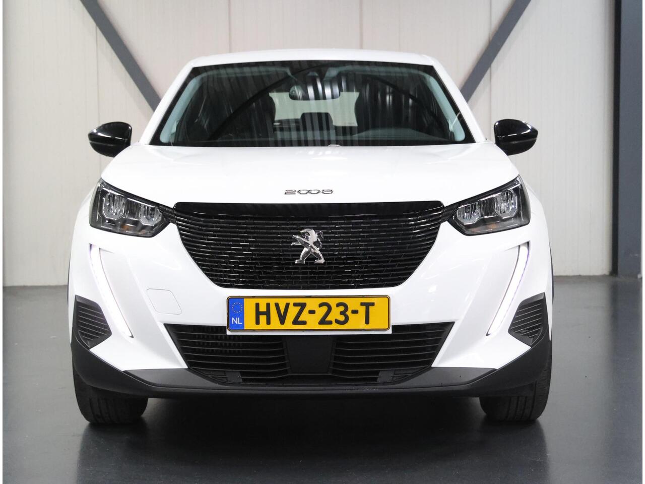 Peugeot 2008 SUV Active Pack 100PK | Navigatie | Climate Control | Cruise Control | Parkeersensoren | Stoelverwarming | Led koplampen | Bluetooth | DAB+ radio | Elektrisch inklapbare spiegels | Apple CarPlay / Android Auto | Regensensor | Automatisch dimlicht | 16" Li