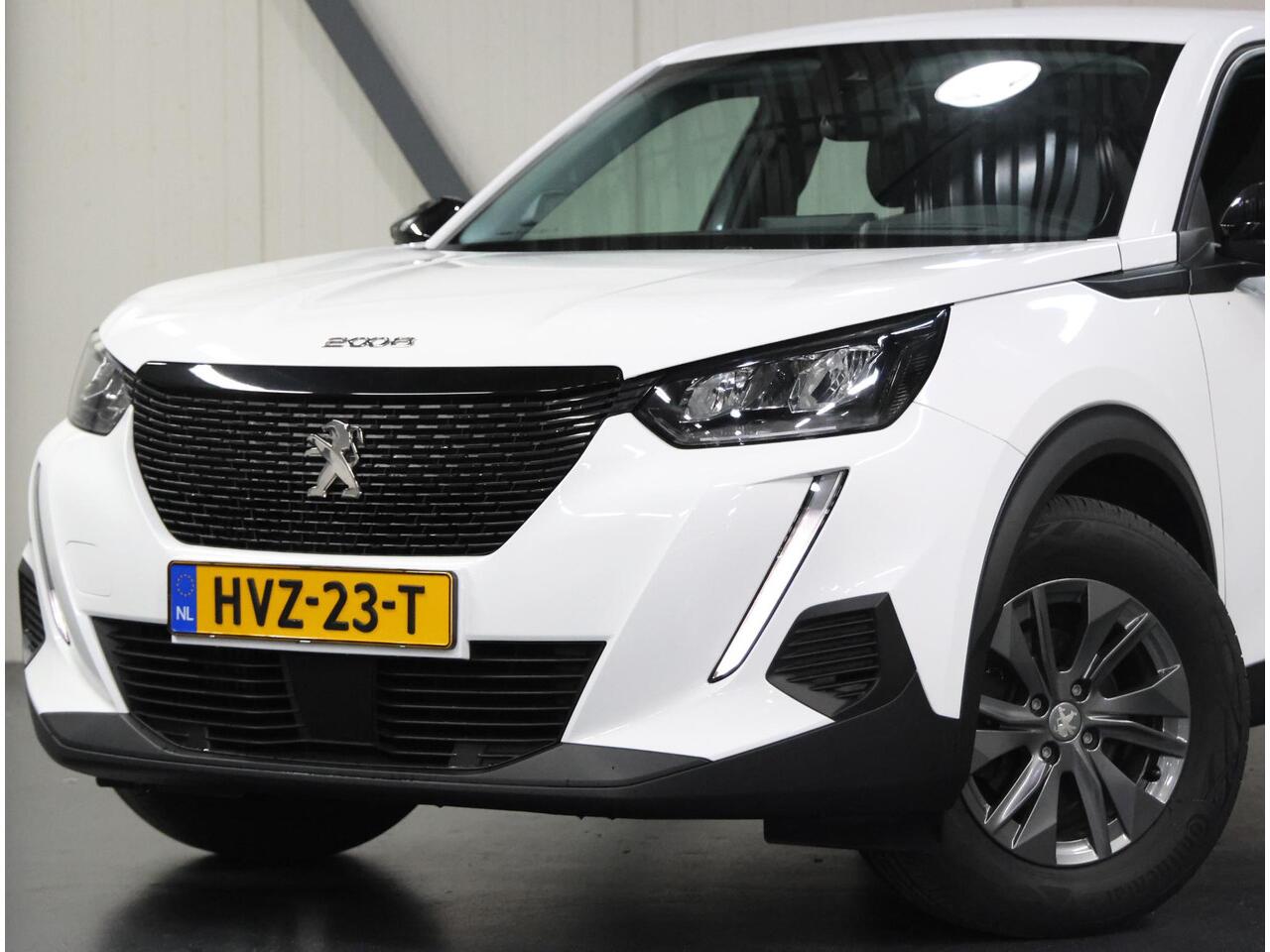 Peugeot 2008 SUV Active Pack 100PK | Navigatie | Climate Control | Cruise Control | Parkeersensoren | Stoelverwarming | Led koplampen | Bluetooth | DAB+ radio | Elektrisch inklapbare spiegels | Apple CarPlay / Android Auto | Regensensor | Automatisch dimlicht | 16" Li