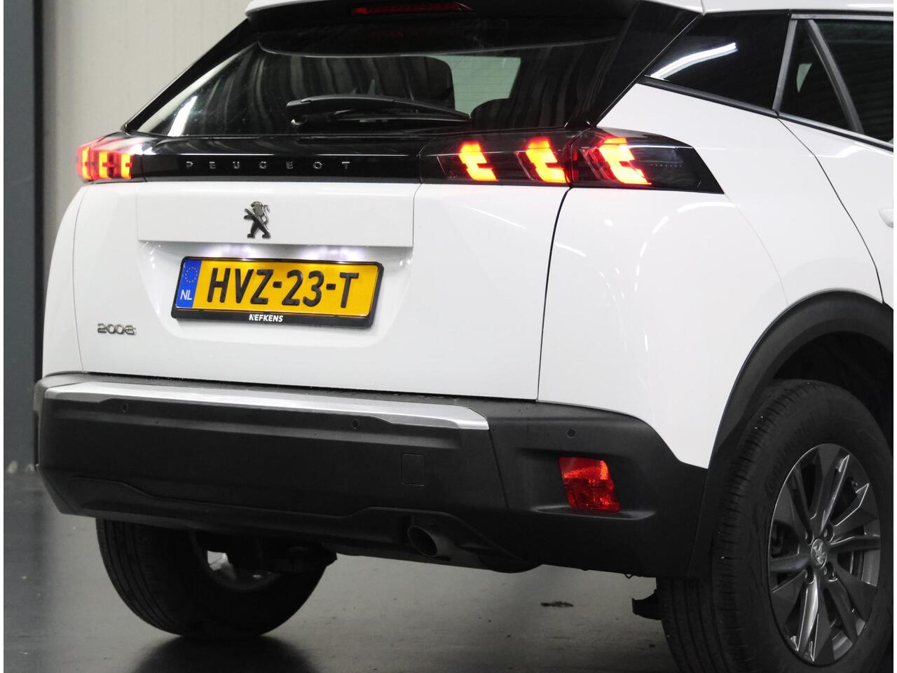 Peugeot 2008 SUV Active Pack 100PK | Navigatie | Climate Control | Cruise Control | Parkeersensoren | Stoelverwarming | Led koplampen | Bluetooth | DAB+ radio | Elektrisch inklapbare spiegels | Apple CarPlay / Android Auto | Regensensor | Automatisch dimlicht | 16" Li